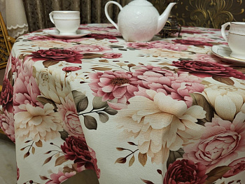 Скатертина Півонія (160/350 см)